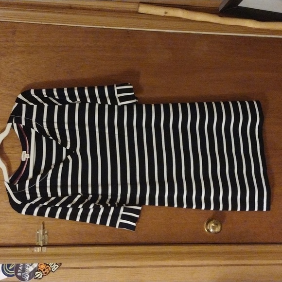 Hatley Dresses & Skirts - Hatley Striped Ashley V Neck  Dress Sz PS